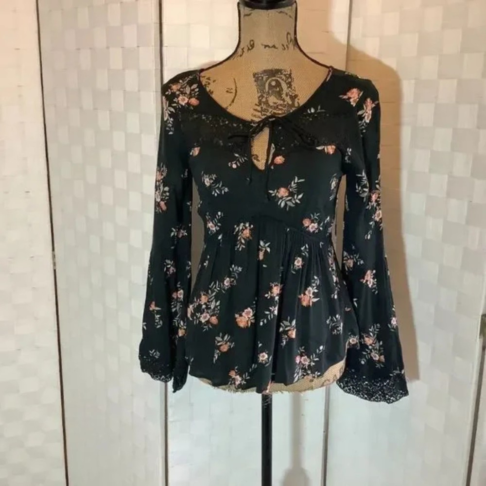 Socialite dark green floral boho blouse size XS